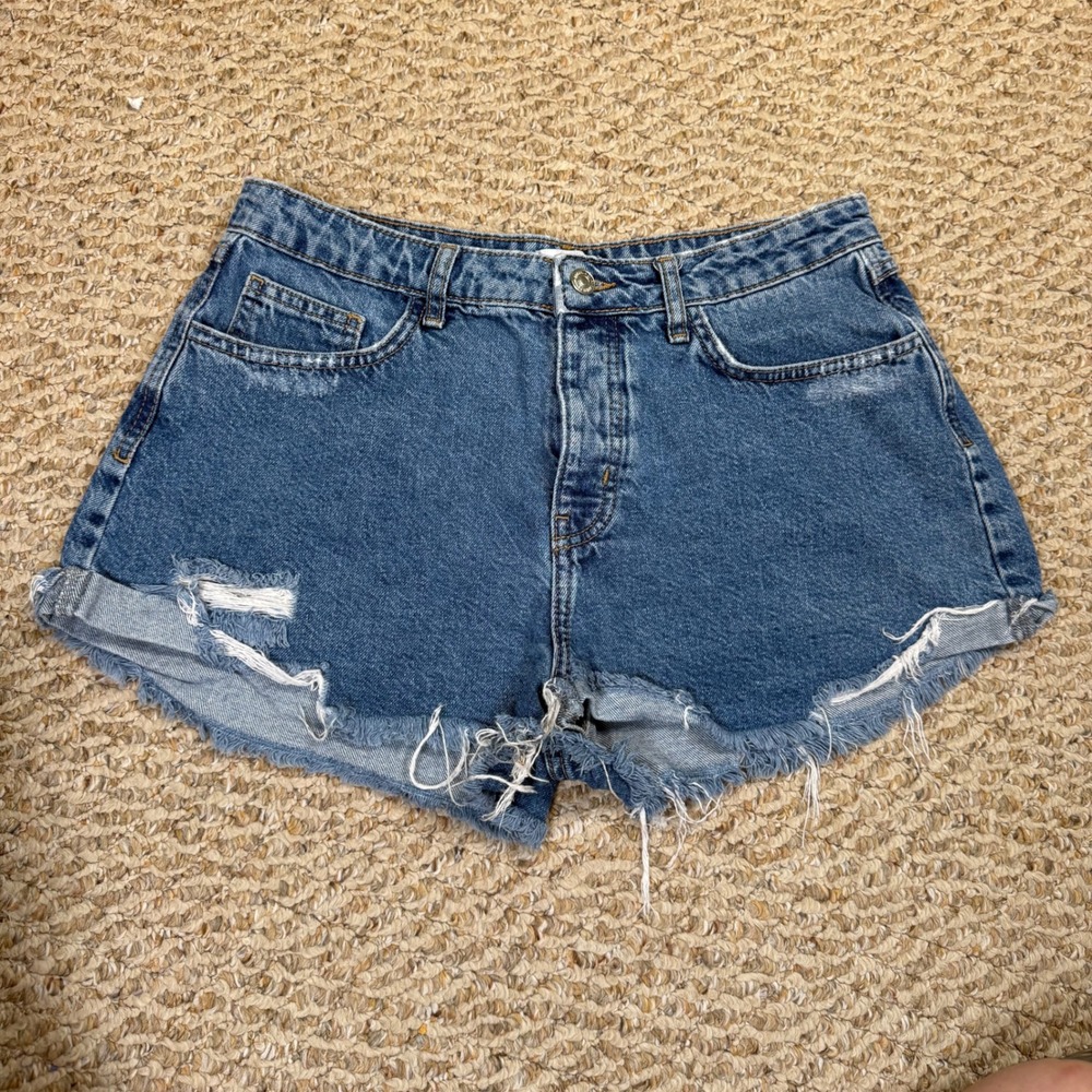 Forever 21 Premium Distressed Denim Shorts Medium Wash Button Fly Size 31